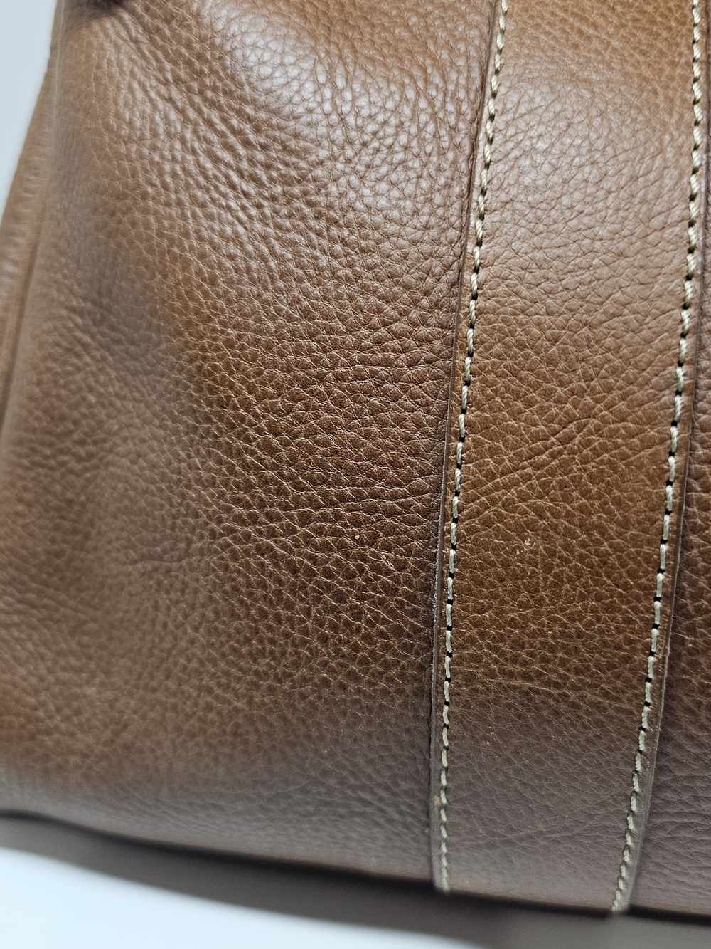 Baywater Classic Brown Leather Tote Bag with Gold Turn-Lock - Picture 2 of 16